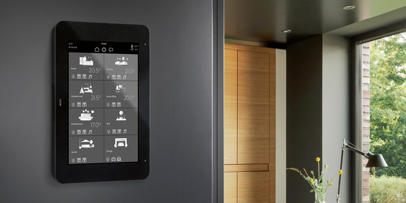 JUNG Smart Panel 8 bei Palm Elektroservice in Altenburg